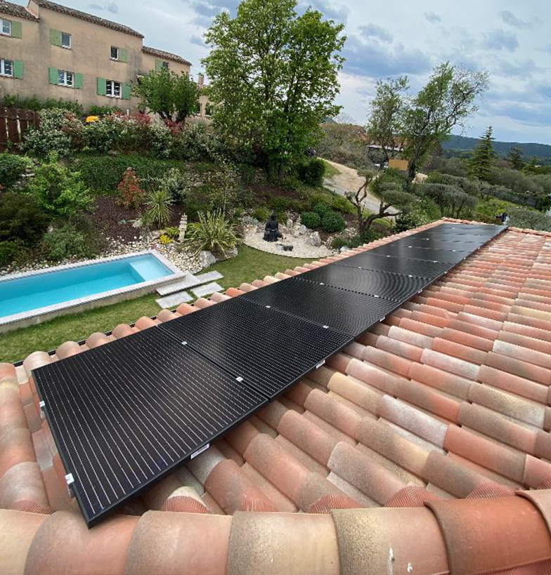 Réalisation d'une installation de panneaux photovoltaïque sur toiture